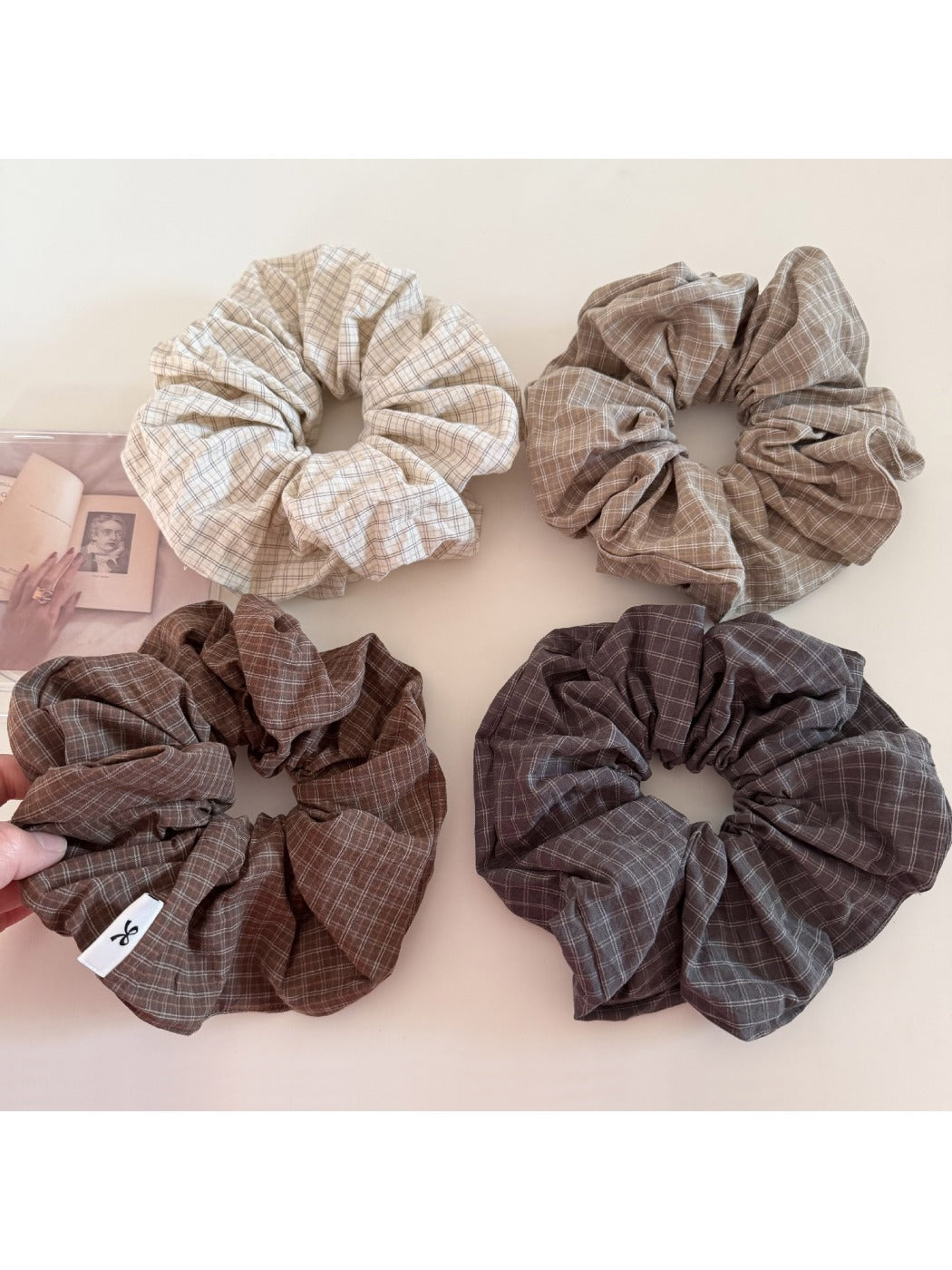 Gifty - Simple Plaid Vintage Scrunchie