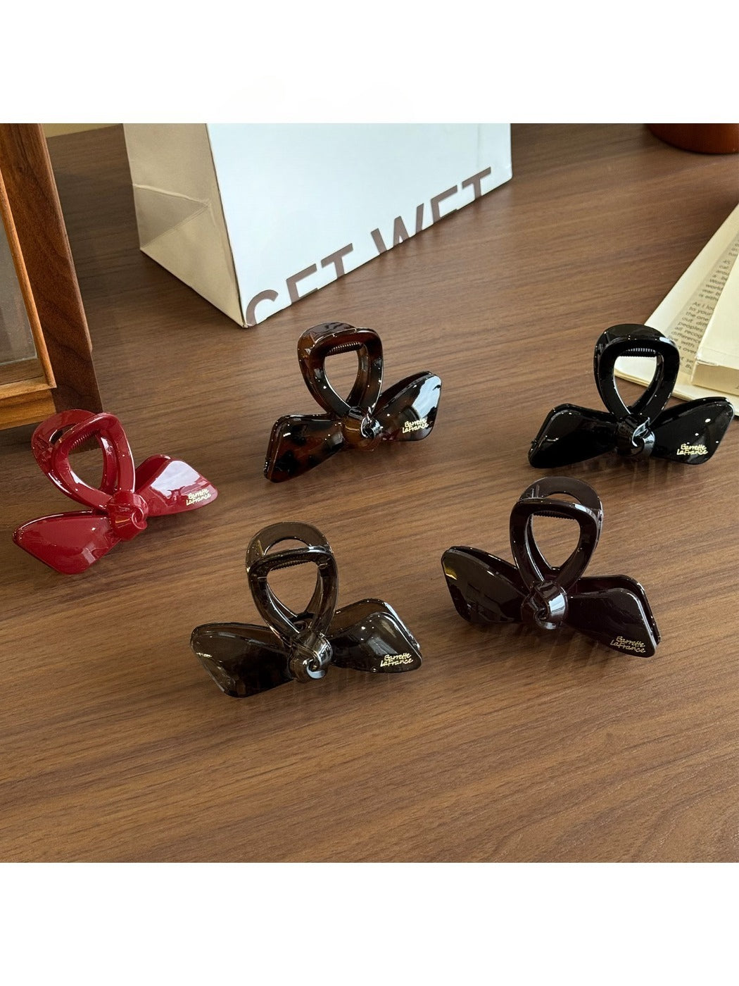 Beau - Bow Shape Glossy Plastic Claw Clip