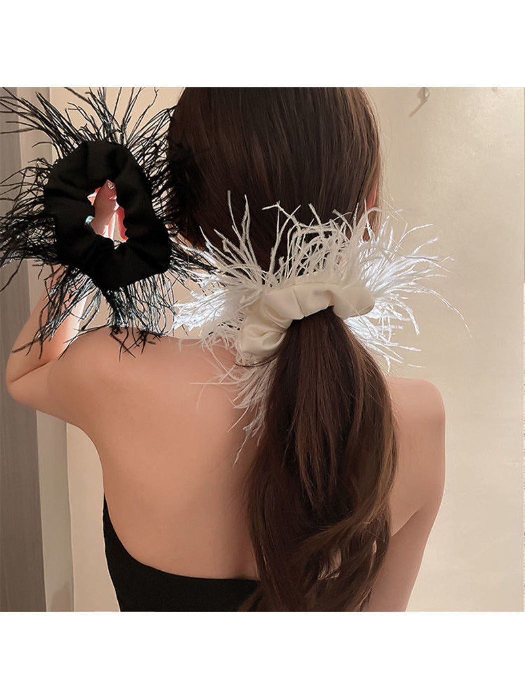 Gifty - Floating Feather Elegant Scrunchie