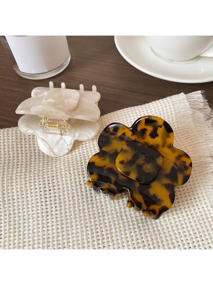 Beau - Minimalist Floral Elegant Claw Clip