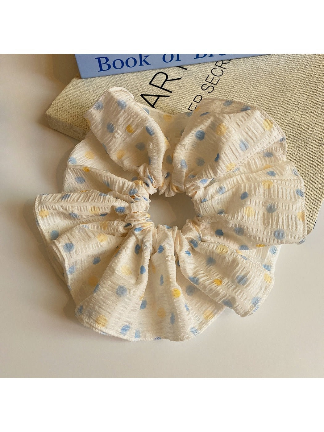 Gifty - Fresh Aesthetic Spring Scrunchie