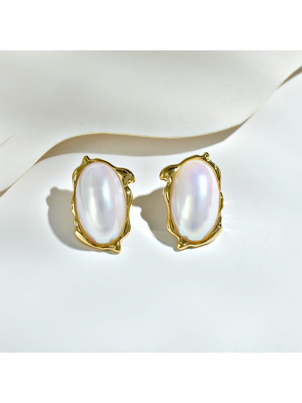 Earedge - Oval Earrings With Iridescent Finish