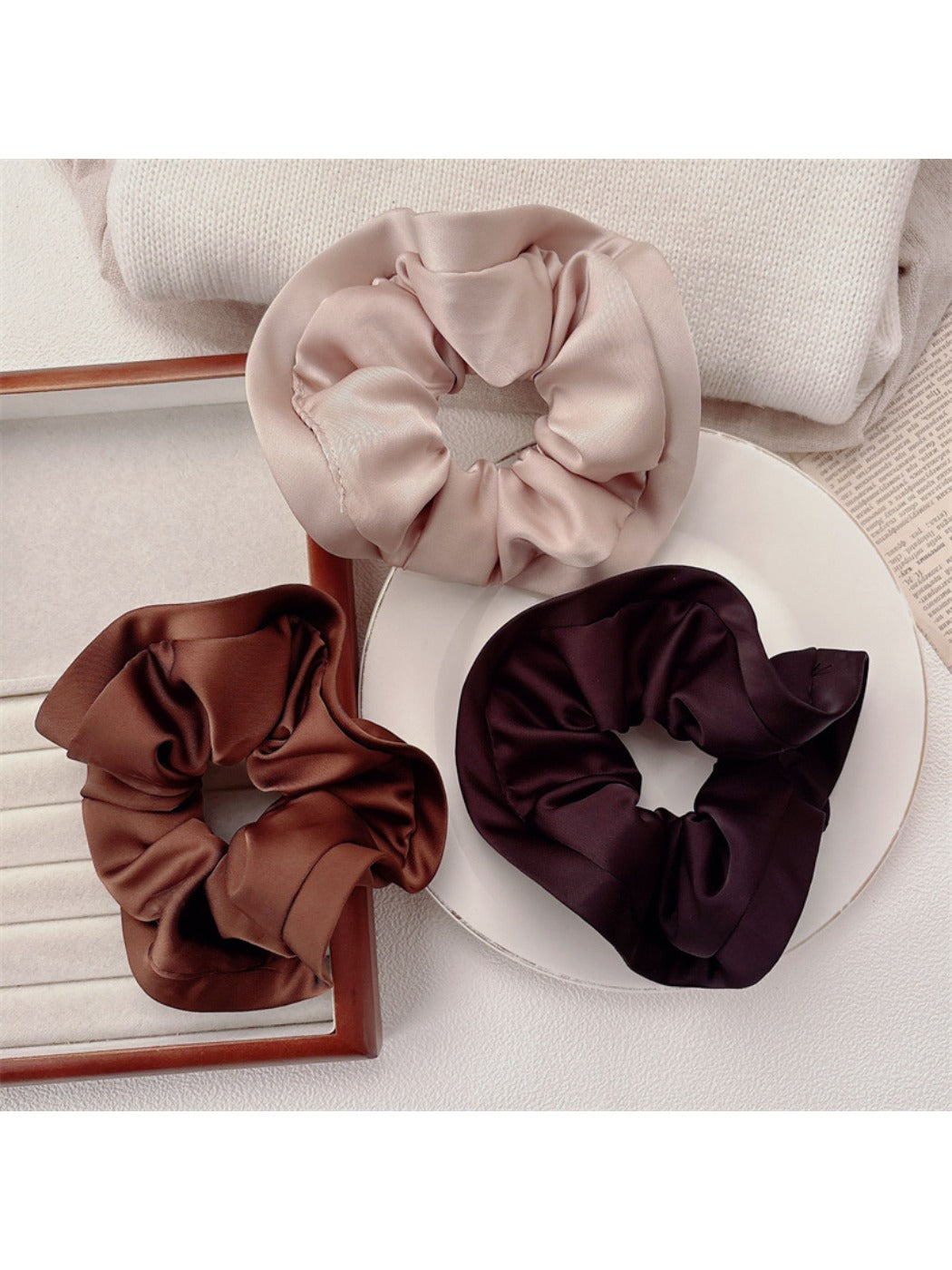 Gifty - Solid Color Ruffle Scrunchie