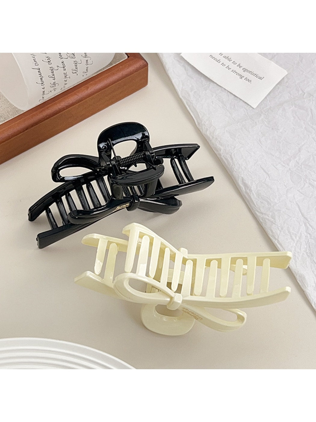 Beau - Glossy Butterfly Bow PC Plastic Claw Clip