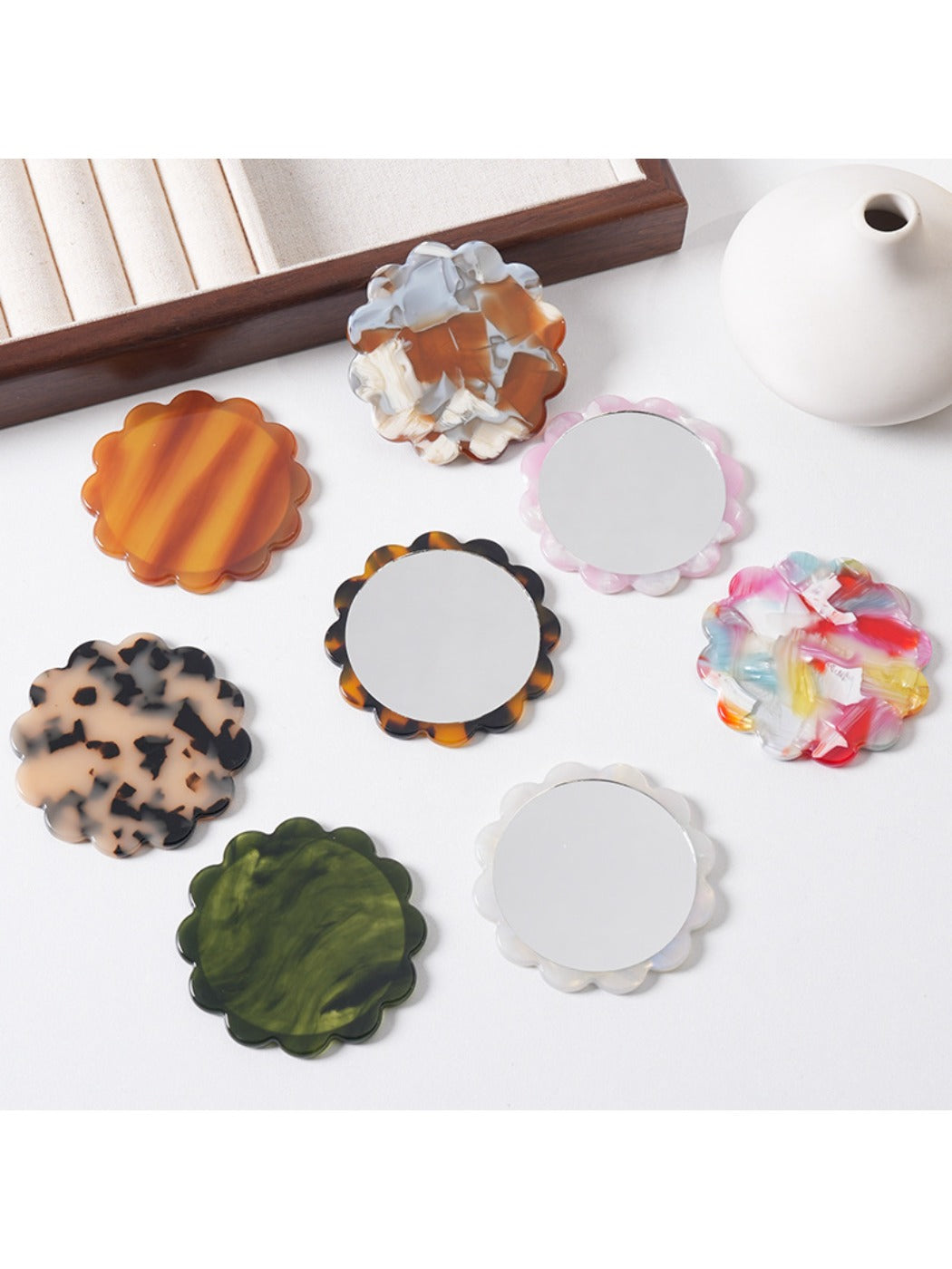 Mirroray - Sunflower Shaped Retro Makeup Mirror