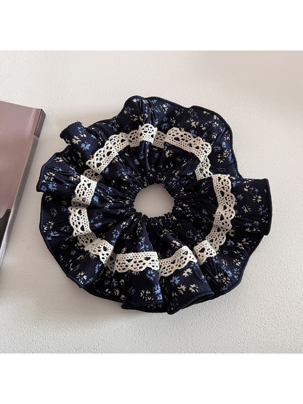 Gifty - Vintage Flower Lace Scrunchie