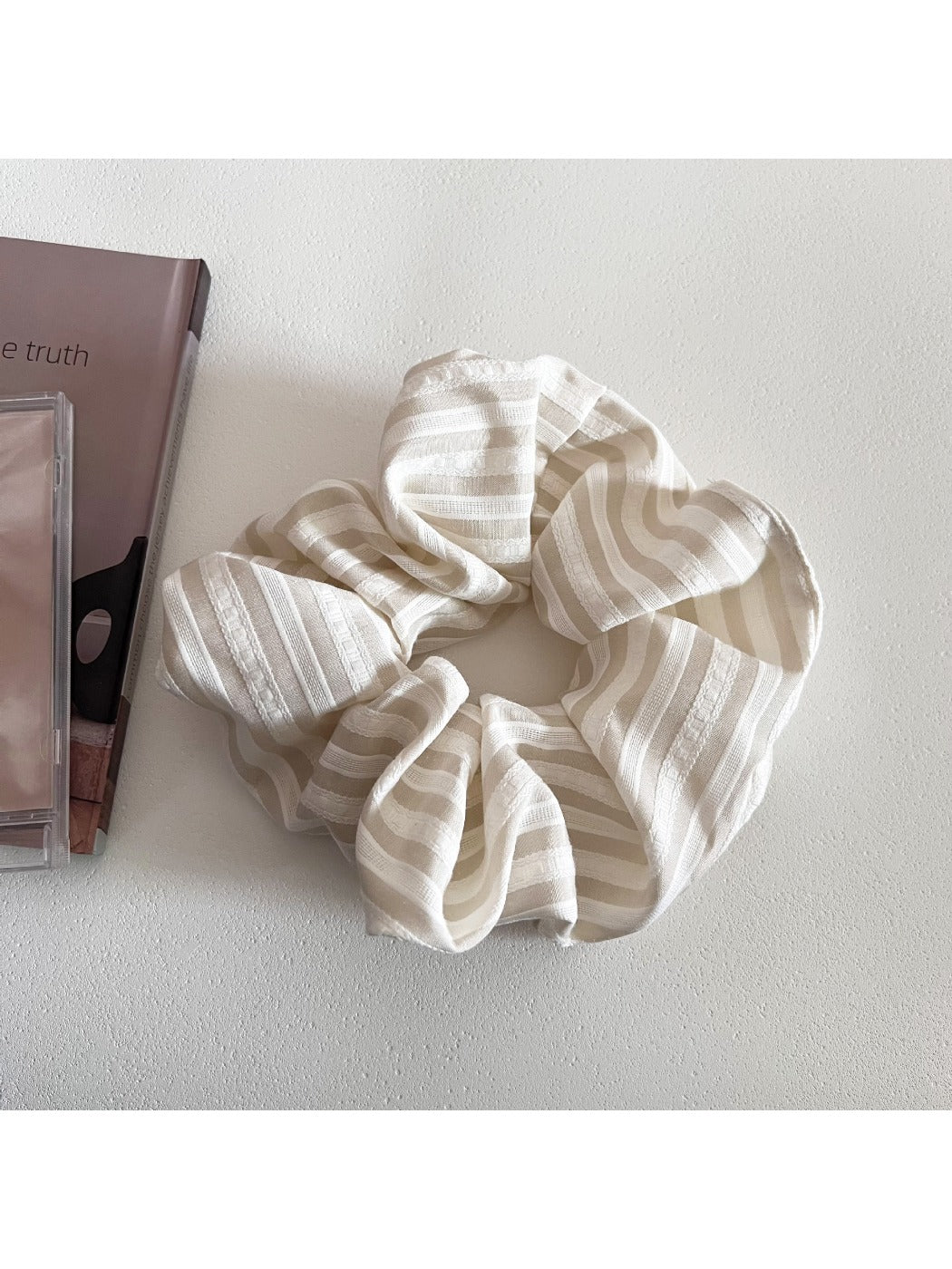 Gifty - Minimalist Colorful Striped Scrunchie