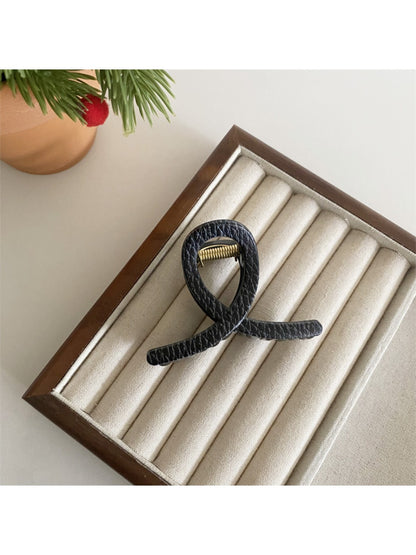 Beau - Black and White Crisscross Hair Claw Clip