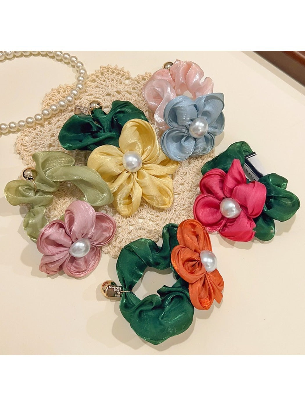 Gifty - Five-Petal Flower Scrunchie