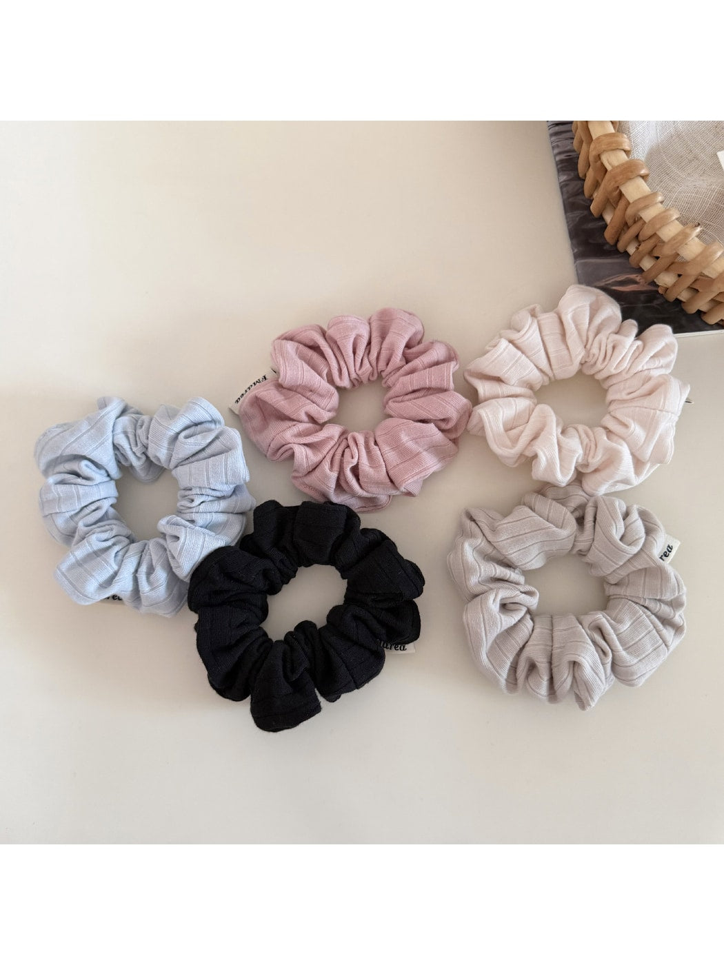 Gifty - Ribbed Knit Polyester Scrunchie
