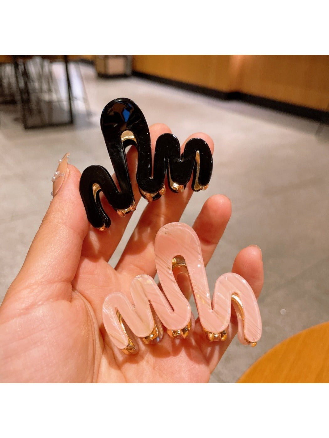 Beau - Elegant Wave Patterned Hair Claw Clip