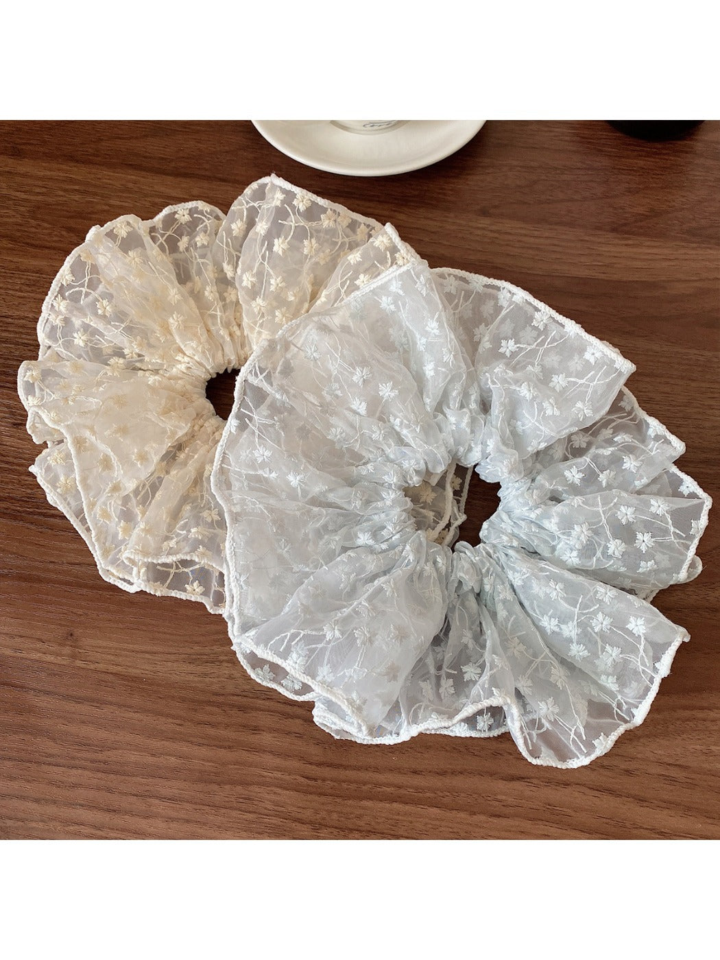 Gifty - Lace Hollow Floral Scrunchie