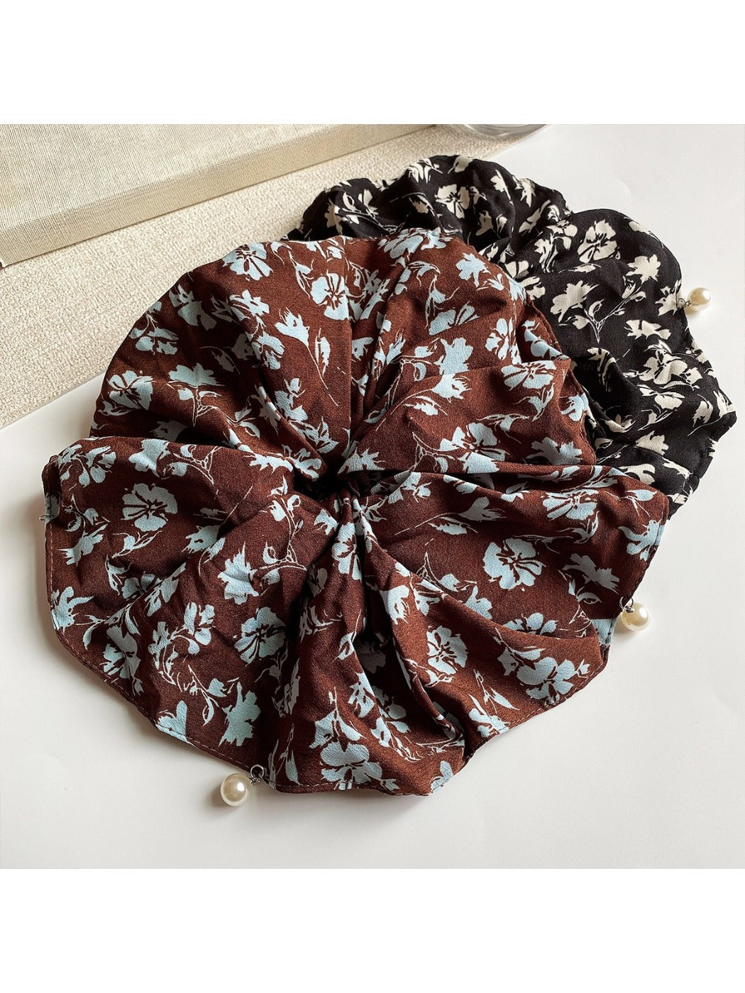 Gifty - Dark Floral Pattern Scrunchie