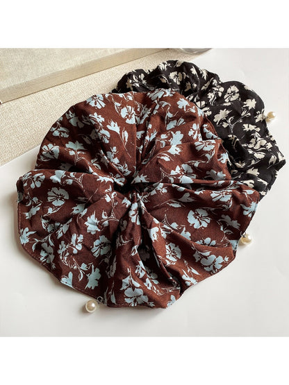 Gifty - Dark Floral Pattern Scrunchie