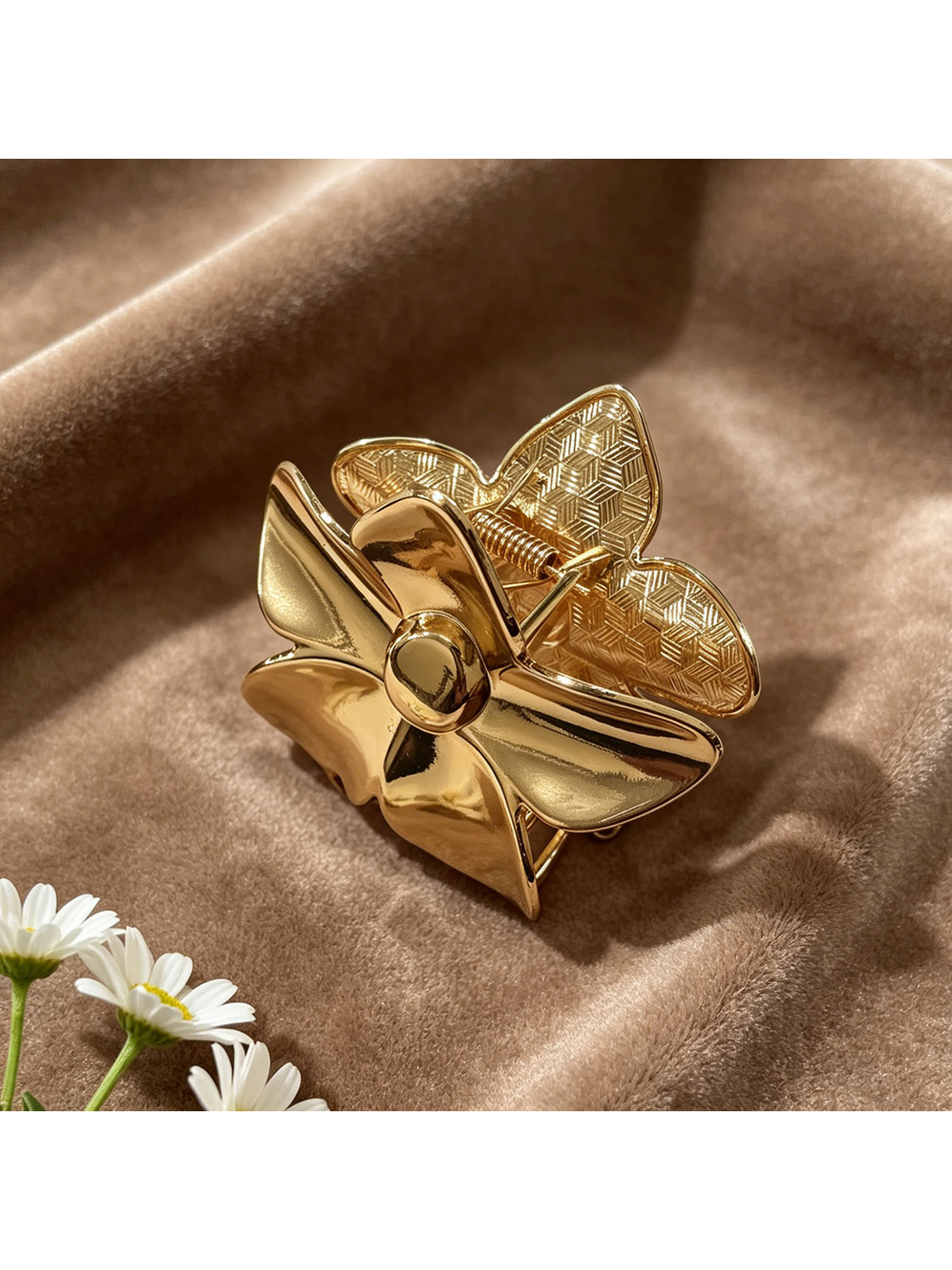 Beau - Vintage Flower Shape Plated Hair Clip