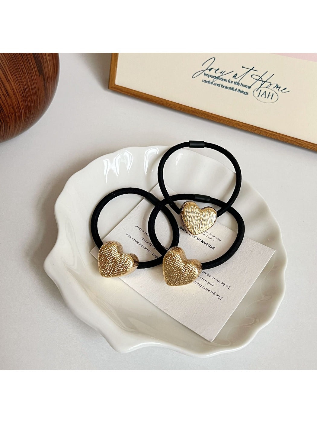 Gifty - Minimalist Heart Charm Hair Tie