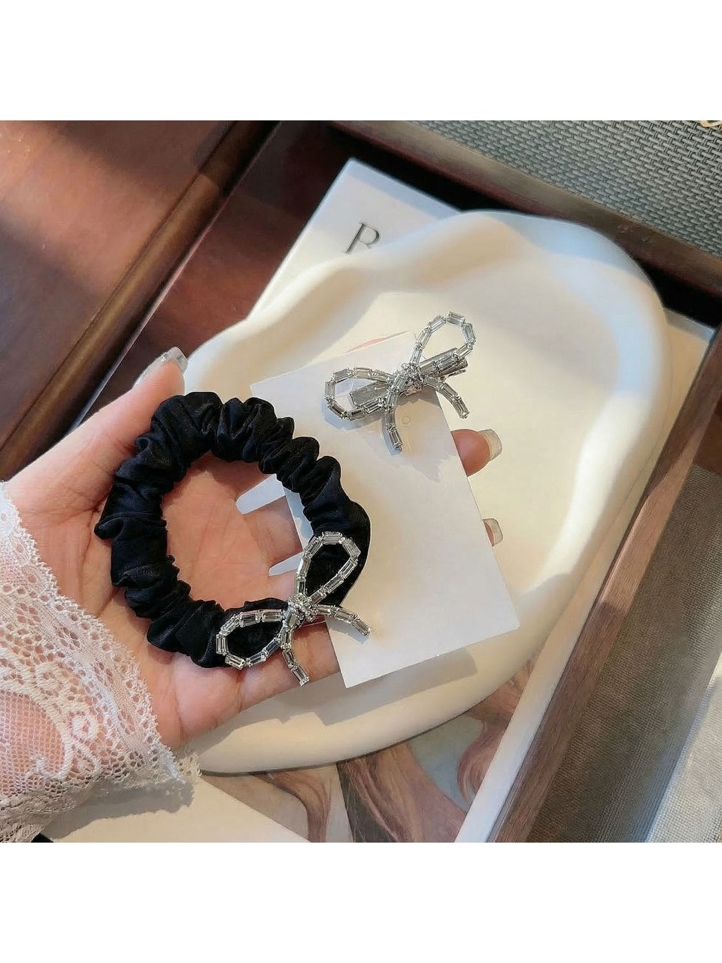 Gifty - Polyester Alloy Rhinestone Bow Hair Tie