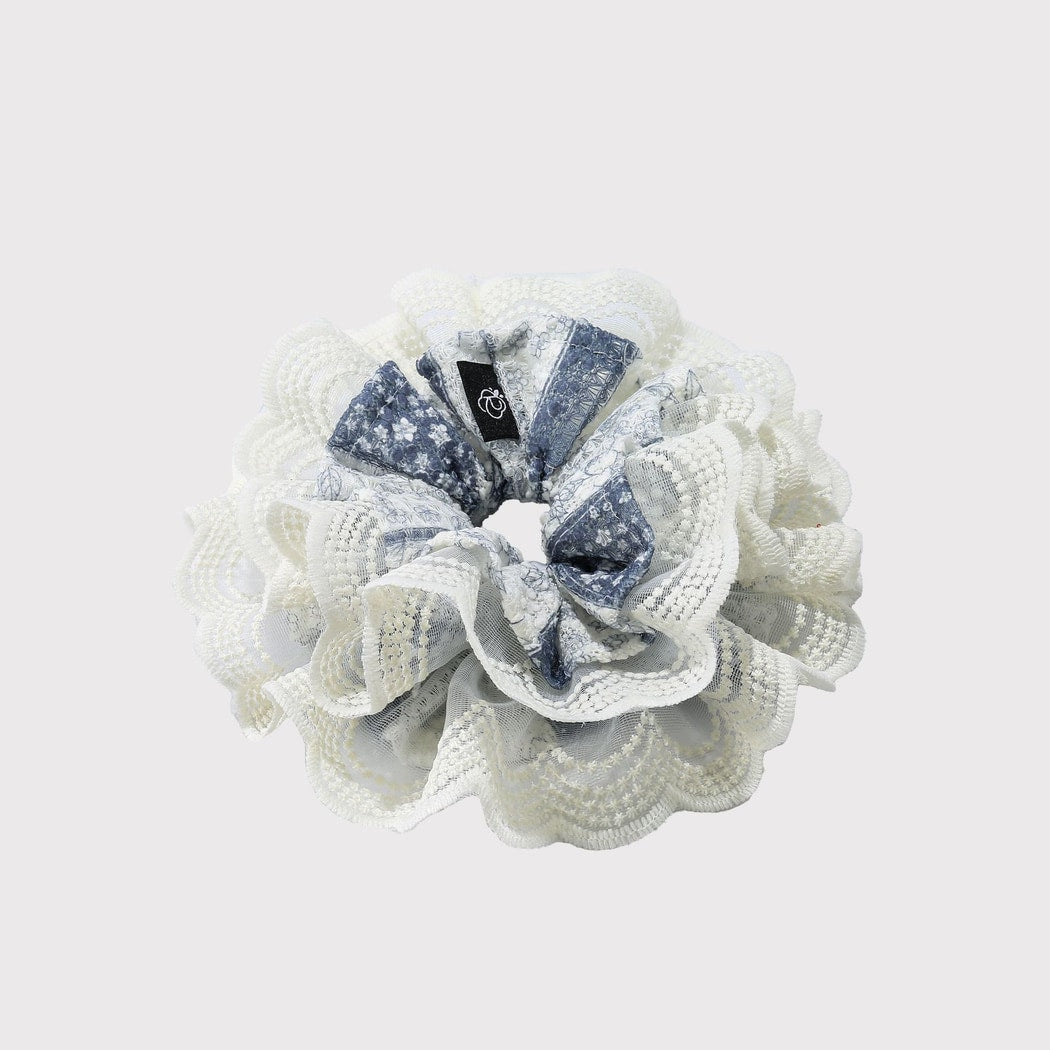 Gifty - White Fresh Lace Ruffle Scrunchie