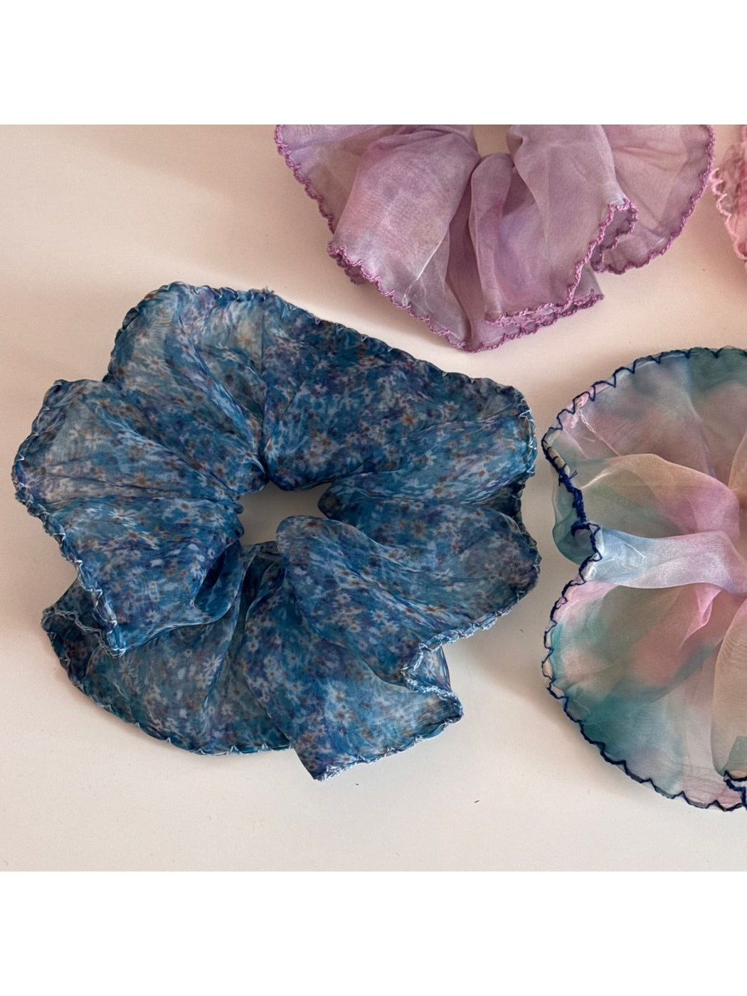 Gifty - Floral Mesh Ruffled Sheer Fabric Scrunchie