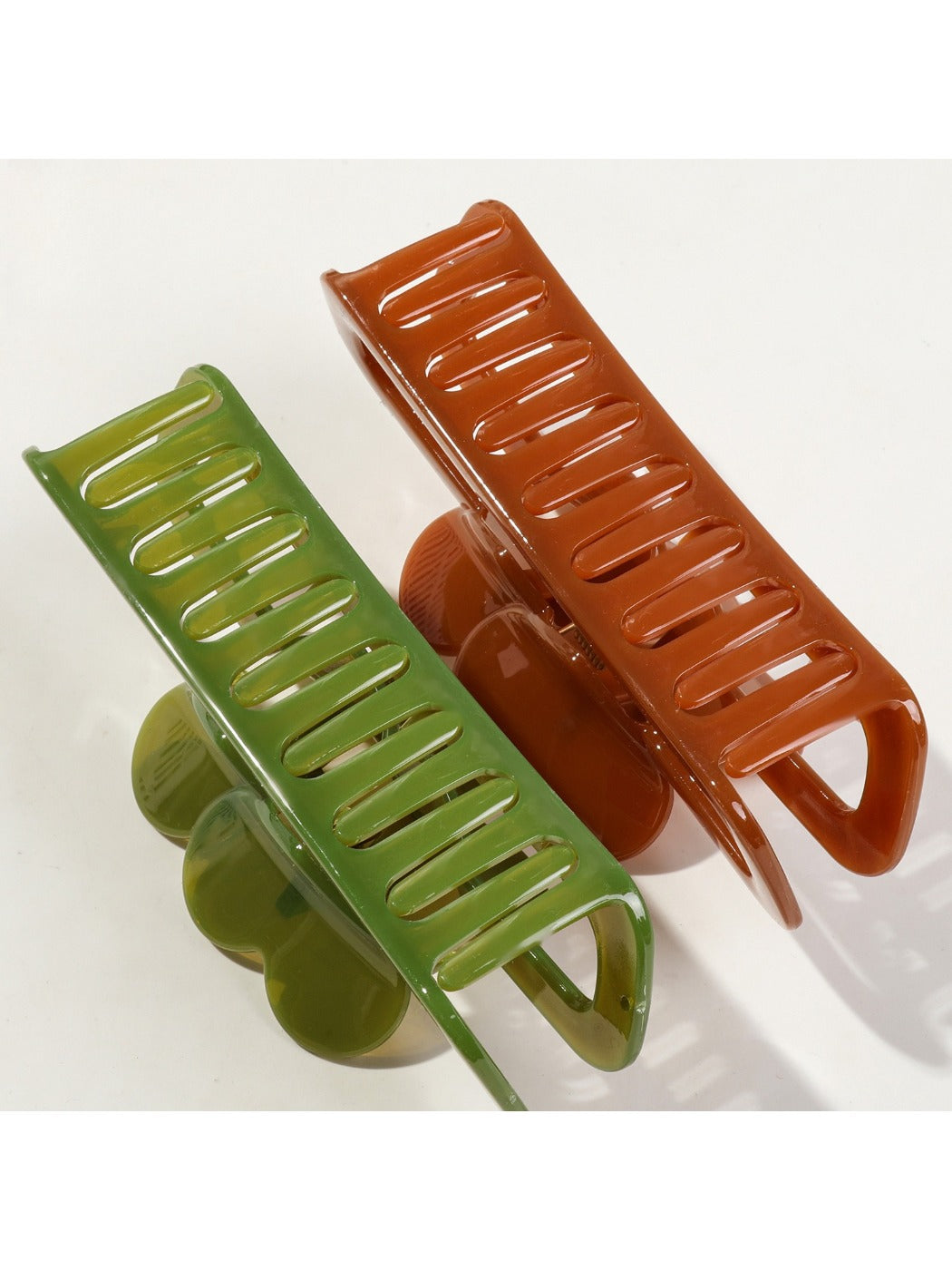 Beau - Hollow Heart Hair Claw Clip