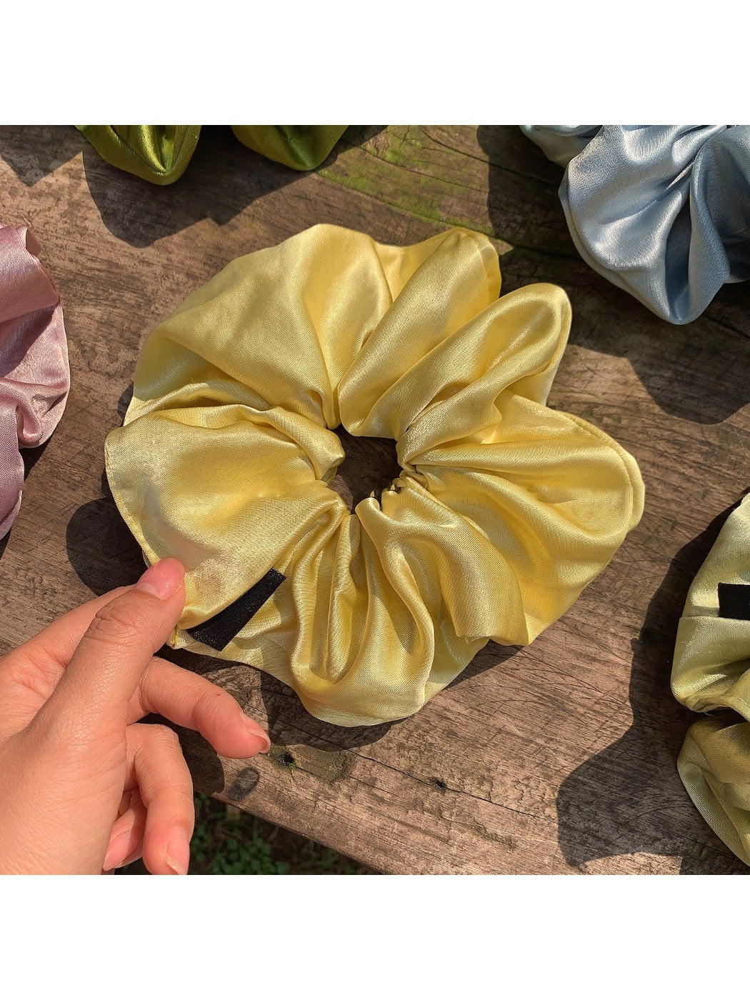 Gifty - Elegant Solid Smocked Scrunchie
