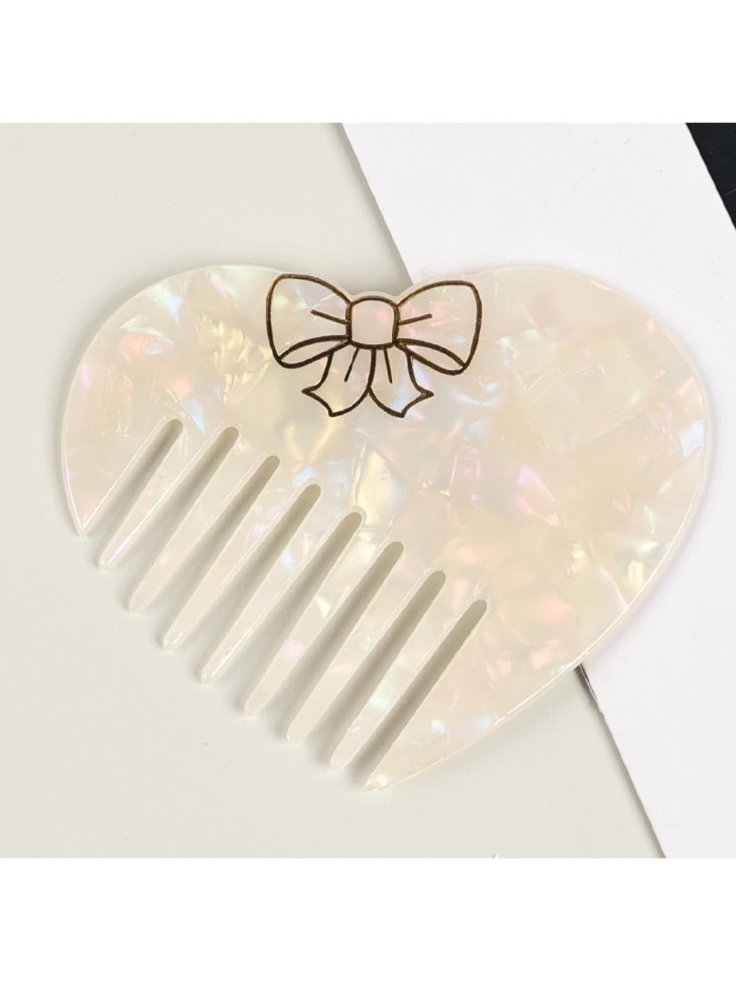 Camerow - Compact Heart Shaped Comb