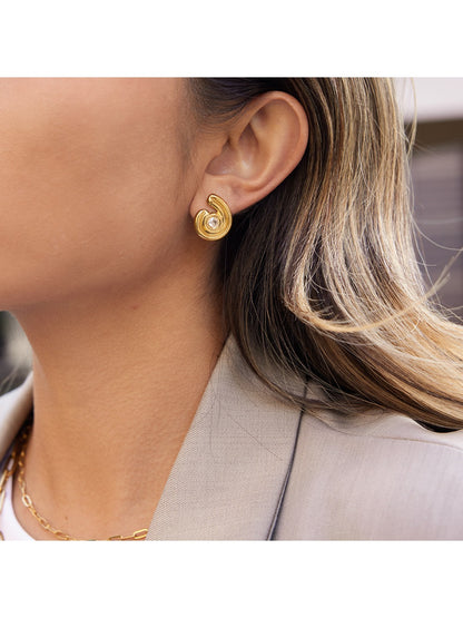 Earedge - Chic Twisted C-Hoop Earrings