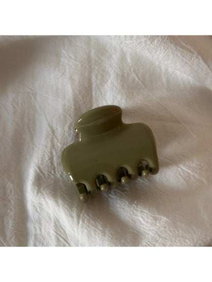 Beau - Glossy Sculpted Plastic Hair Styling Claw Clip