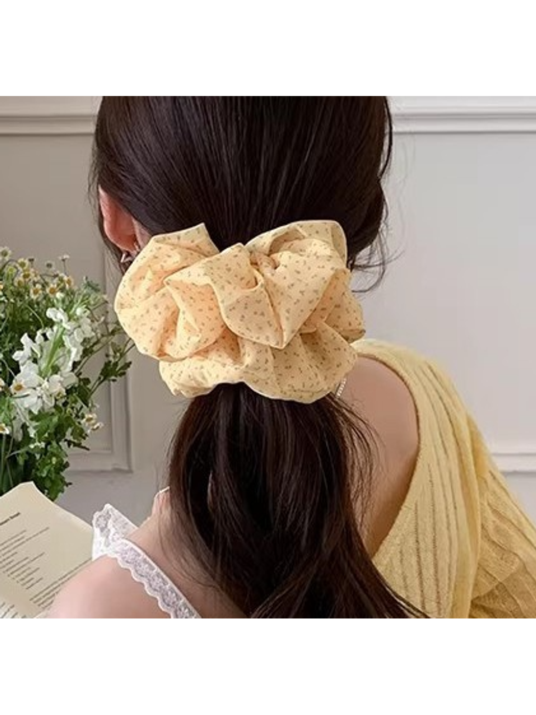 Gifty - Sweet Style Floral Scrunchie