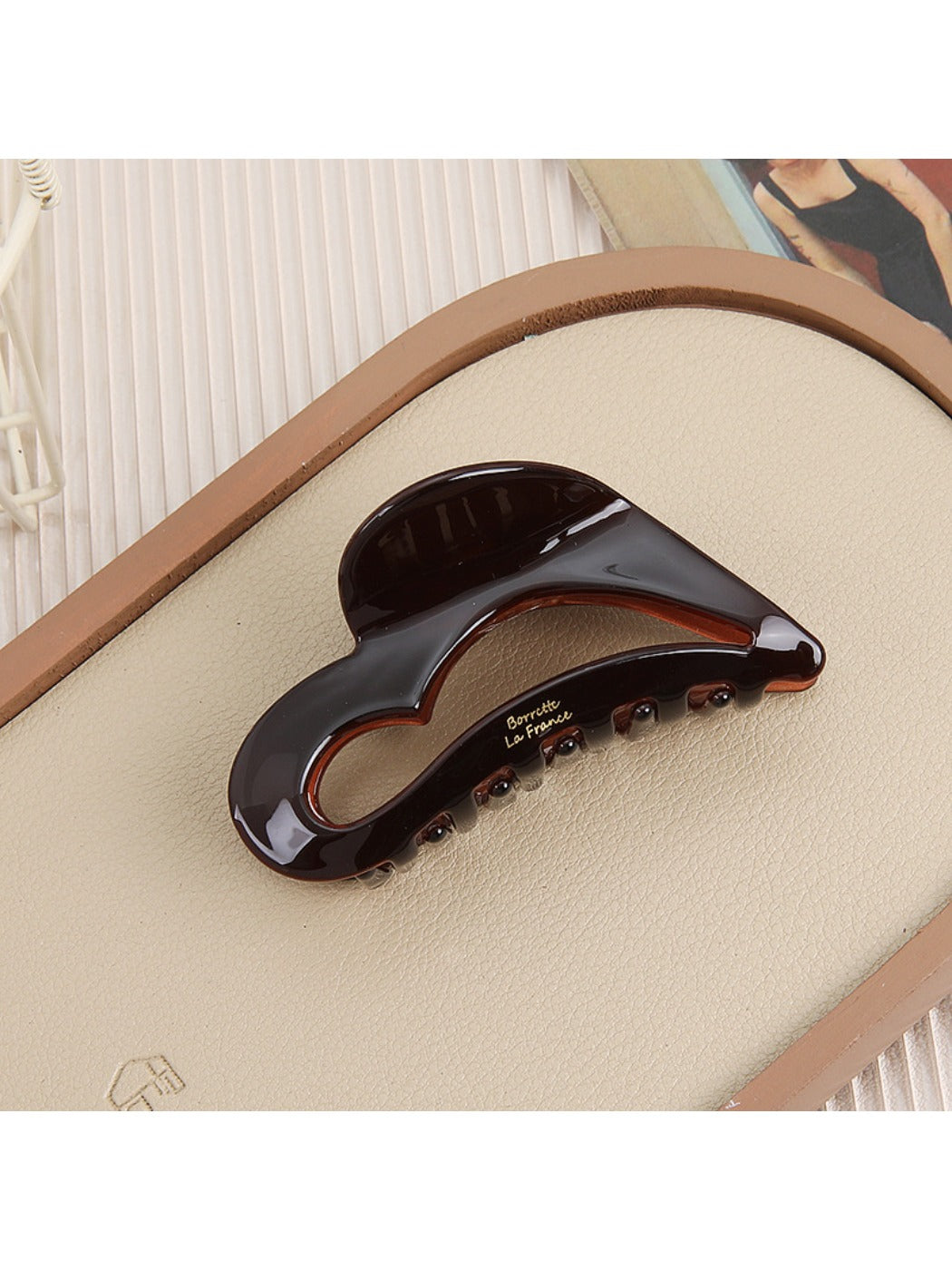 Beau - Open Heart Pattern Hair Claw Clip