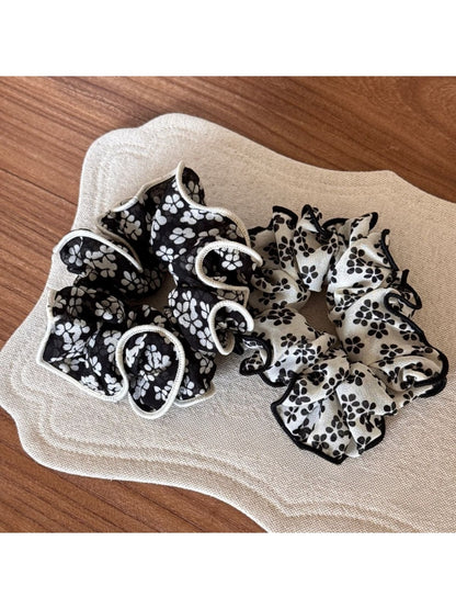 Gifty - Polka Dot Floral Scrunchie