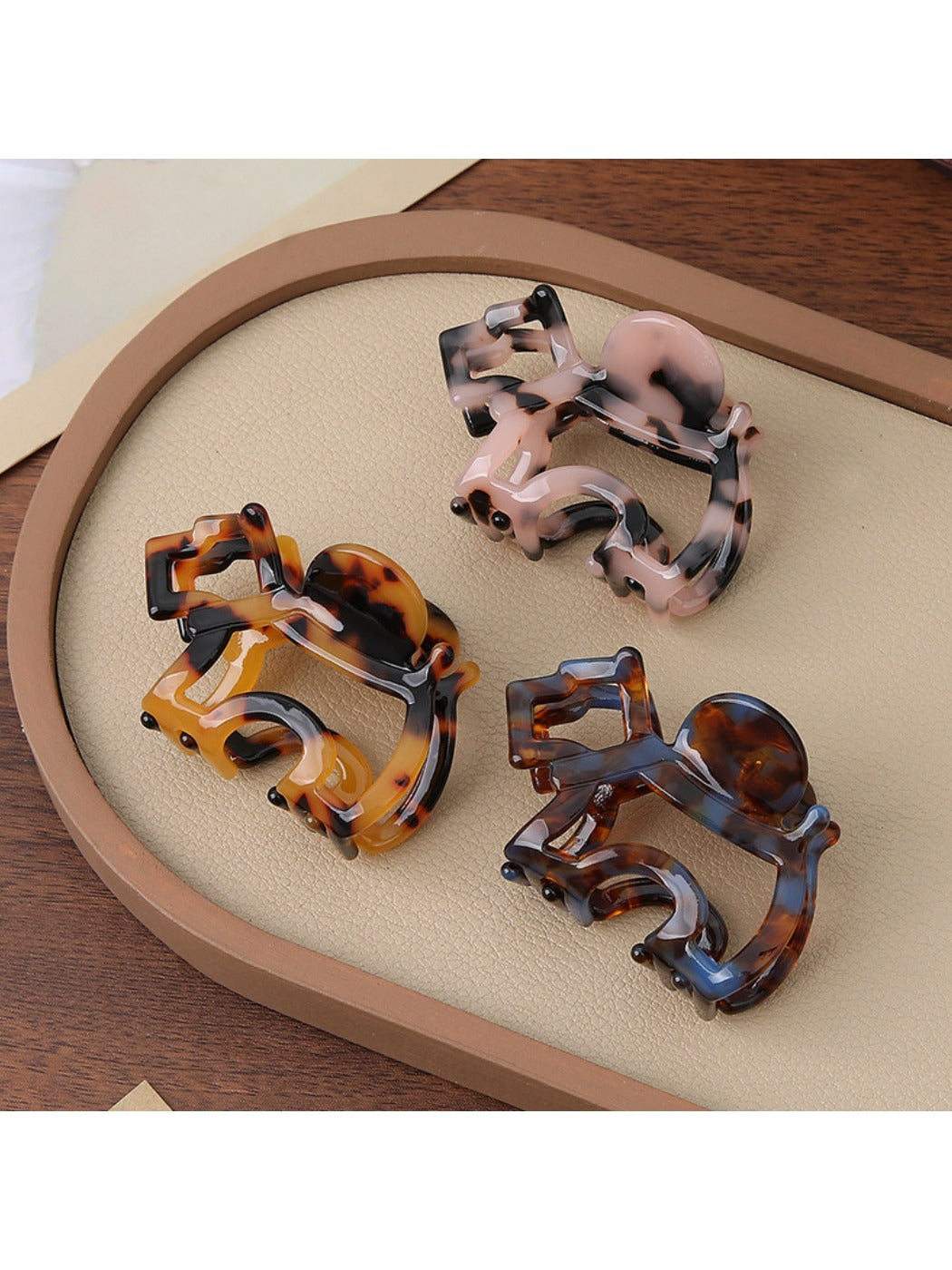 Beau - Trendy Puppy Ponytail Hair Claw Clip