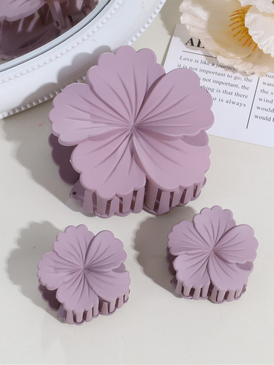 Beau - Matte Flower Shape Plastic Alloy Claw Clip
