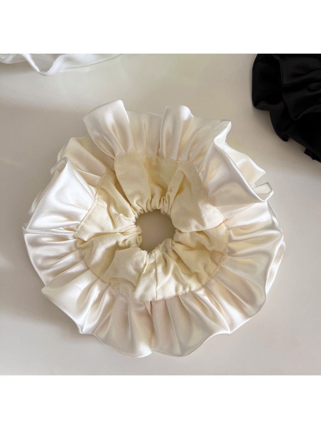 Gifty - Elegant Ruffled Scrunchie Hair Tie