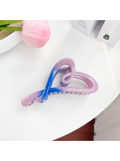 Beau heart shaped claw clip clipped in blonde hair showing styling use