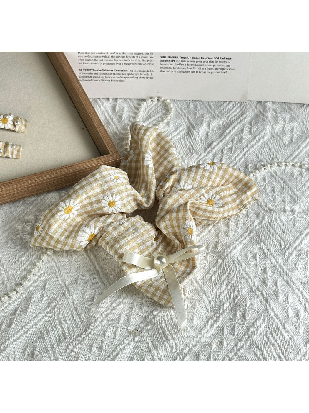 Gifty - Daisy Gingham Bow Style Fabric Scrunchie