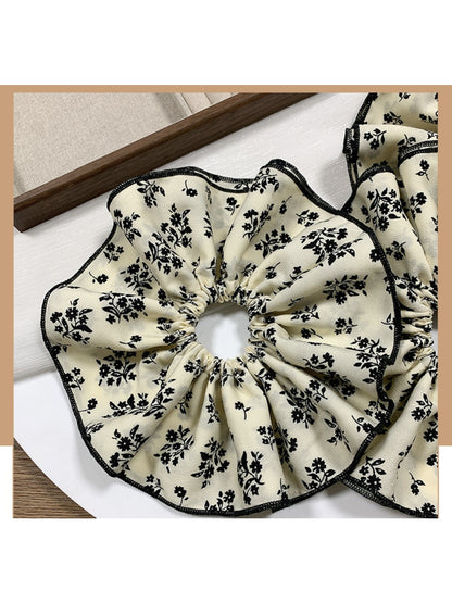 Gifty - Vintage Floral Print Scrunchie