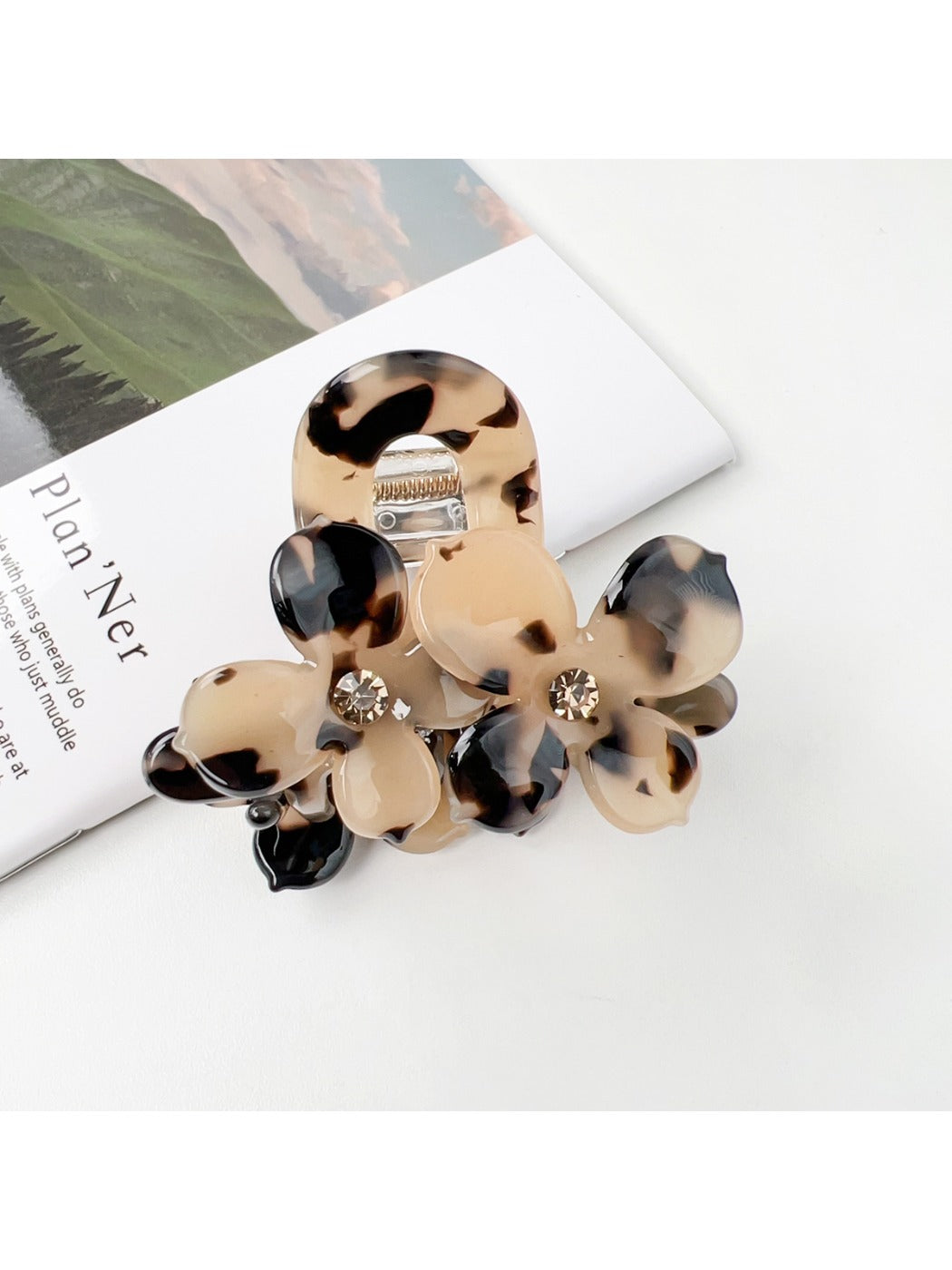 Top view of Beau vintage double flower hair claw clip displaying symmetrical flower shapes