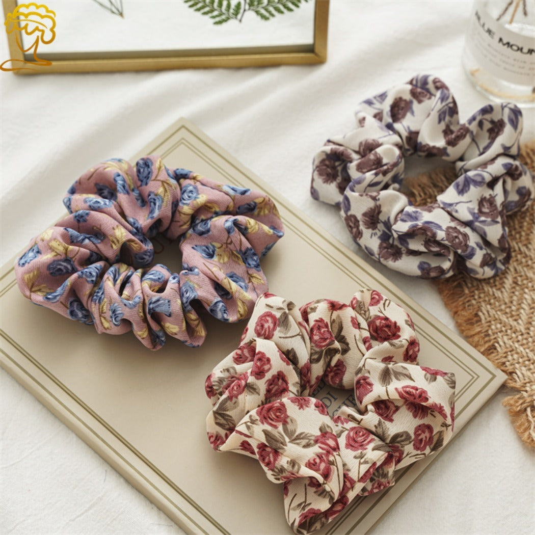 Gifty - Rose Pattern Scrunchie