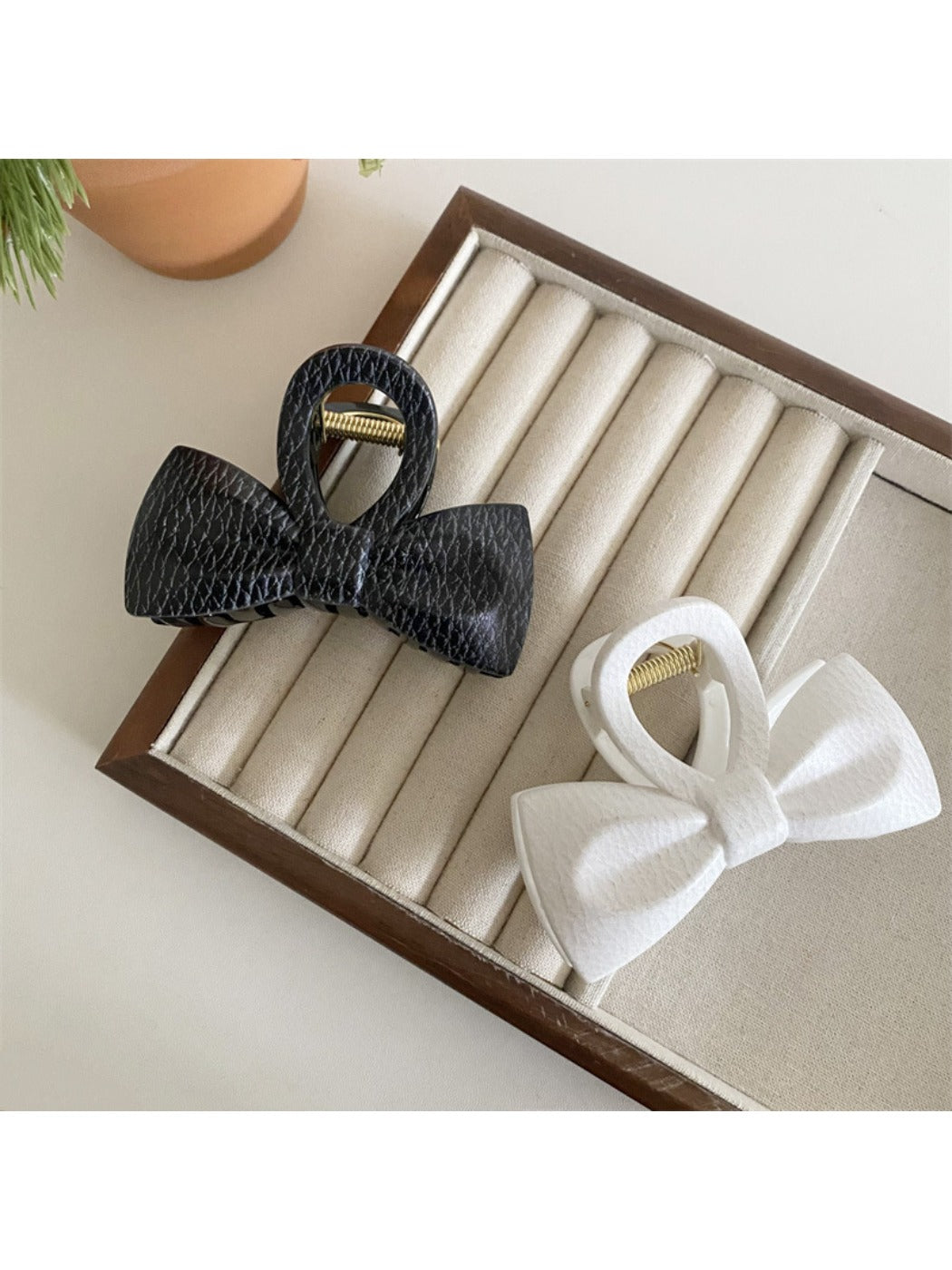Beau - Chic Bow Hair Claw Clip