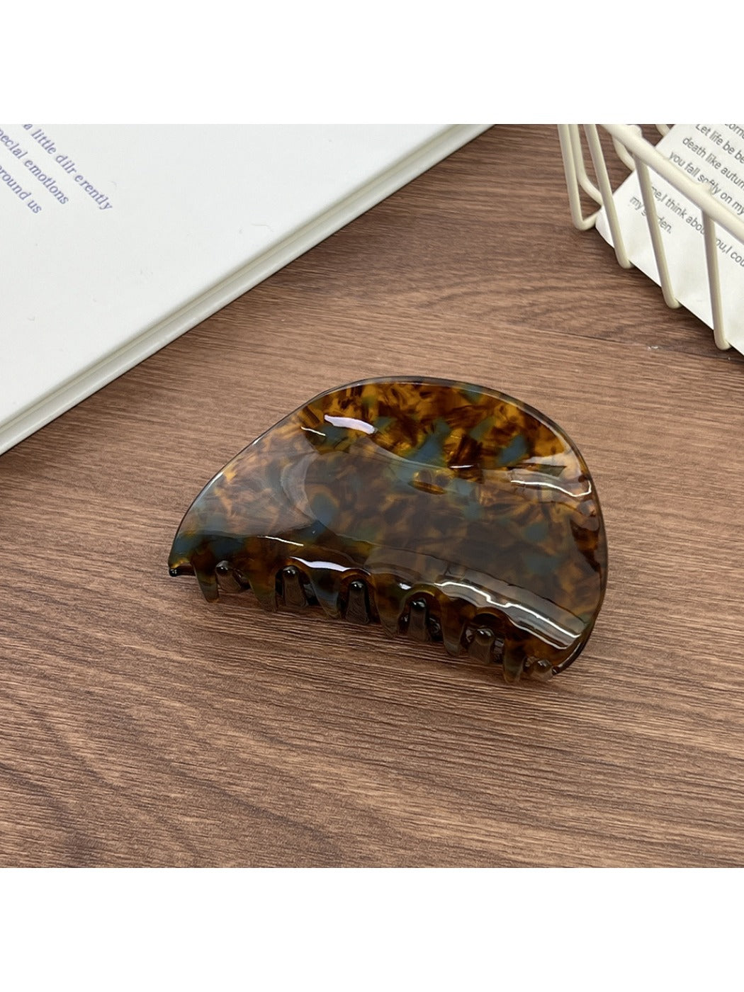 Beau - Elegant Shell Shaped Claw Clip