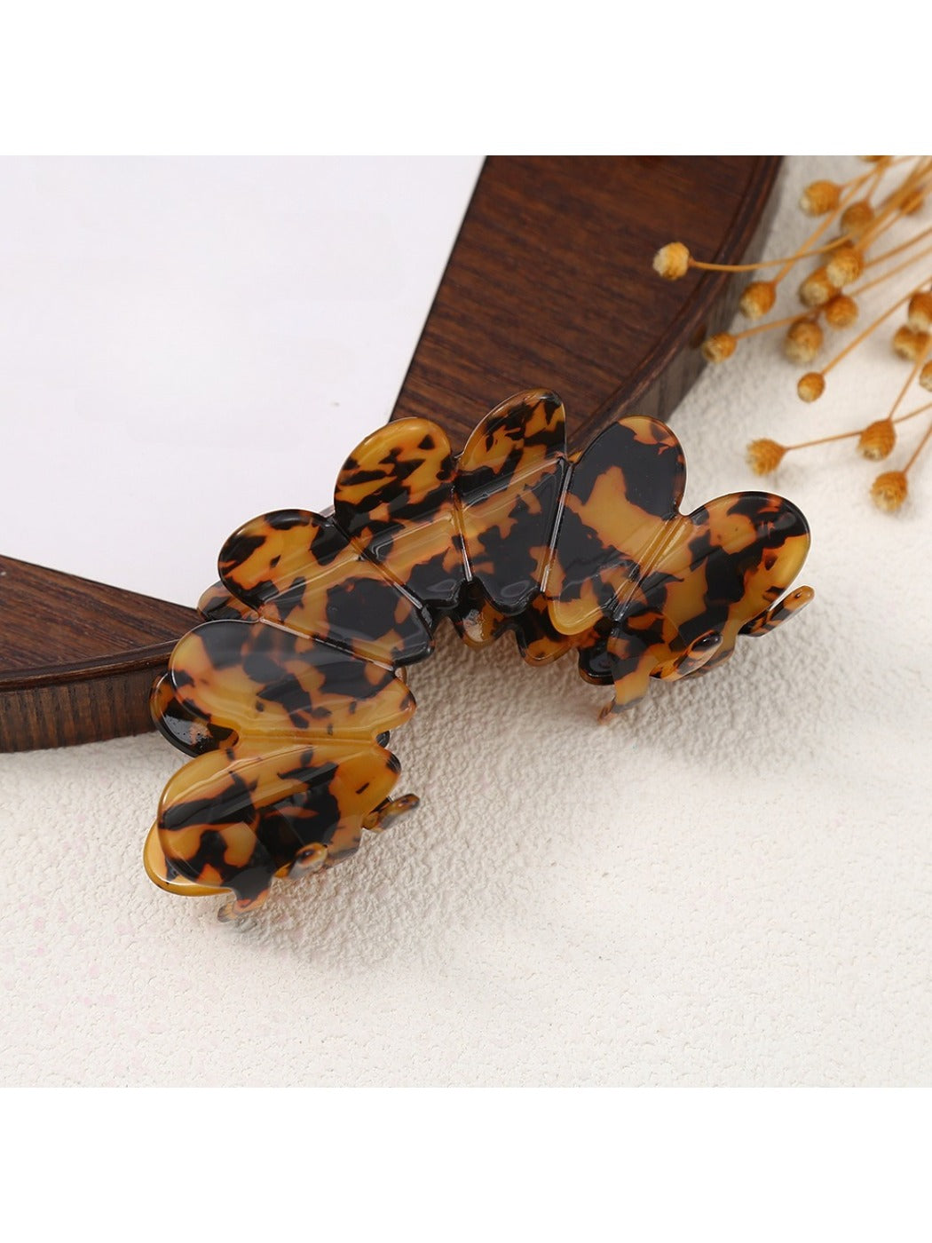 Beau - Retro Petal Shaped Hair Claw Clip