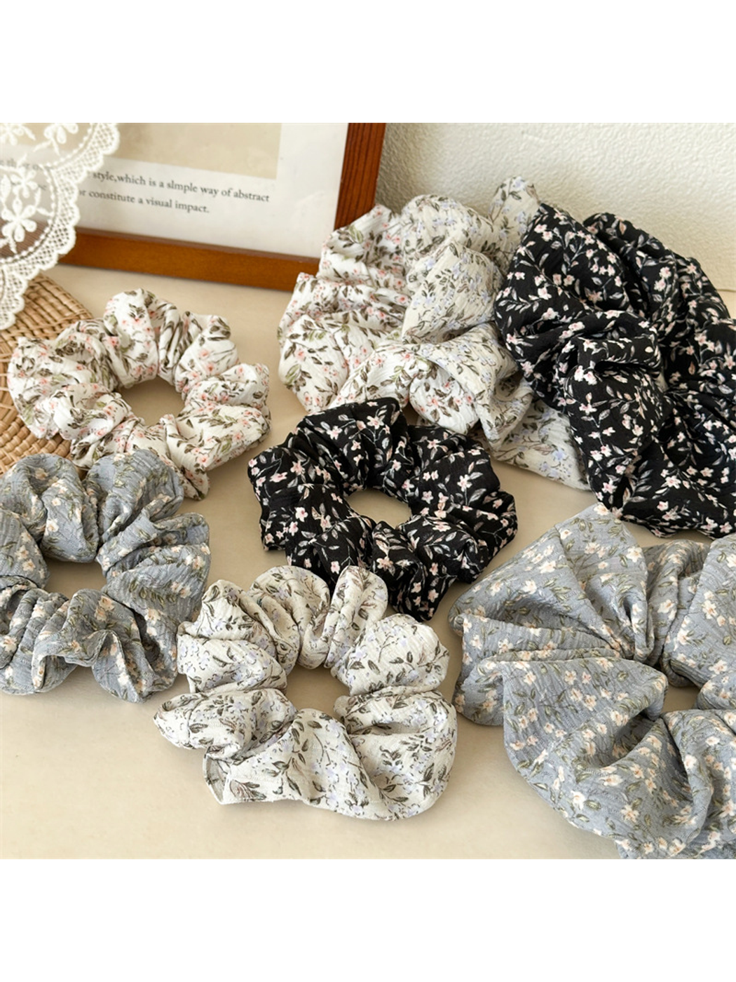 Gifty - Floral High Stretch Polyester Scrunchie