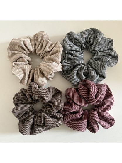 Gifty - Sweet Knit Striped Scrunchie