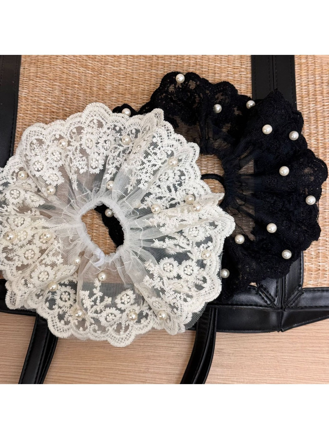 Gifty - Sweet Lace Scrunchie Hair Tie