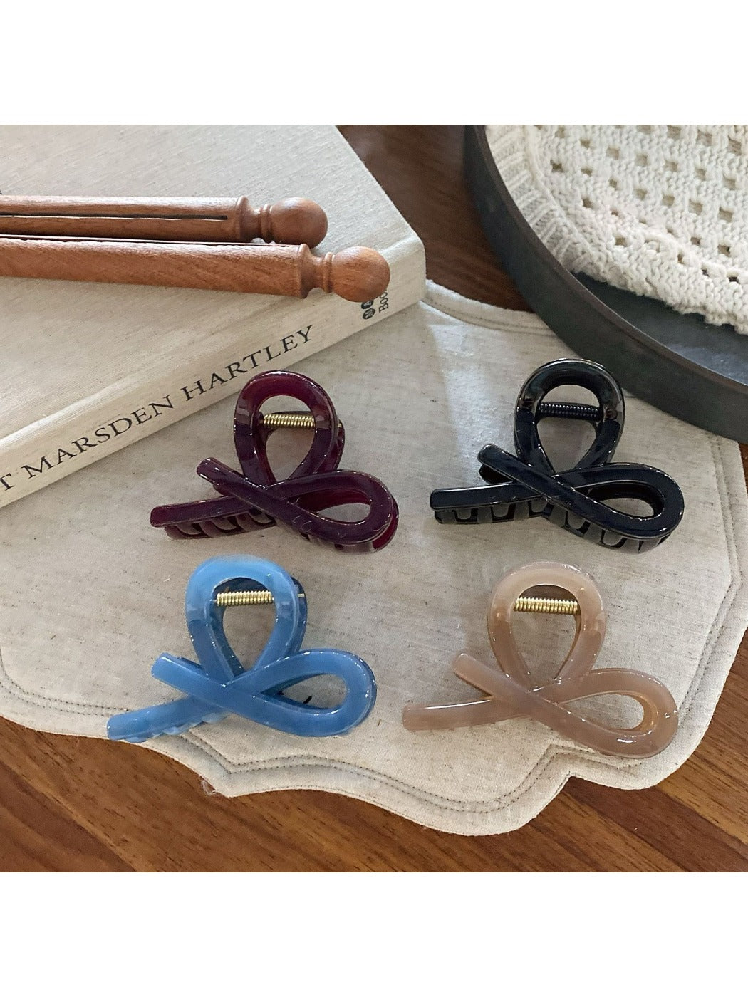 Beau - Elegant Solid Color Curved Claw Clip
