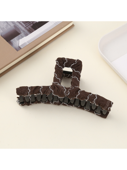 Beau - Large Line Detail Geometric Claw Clip