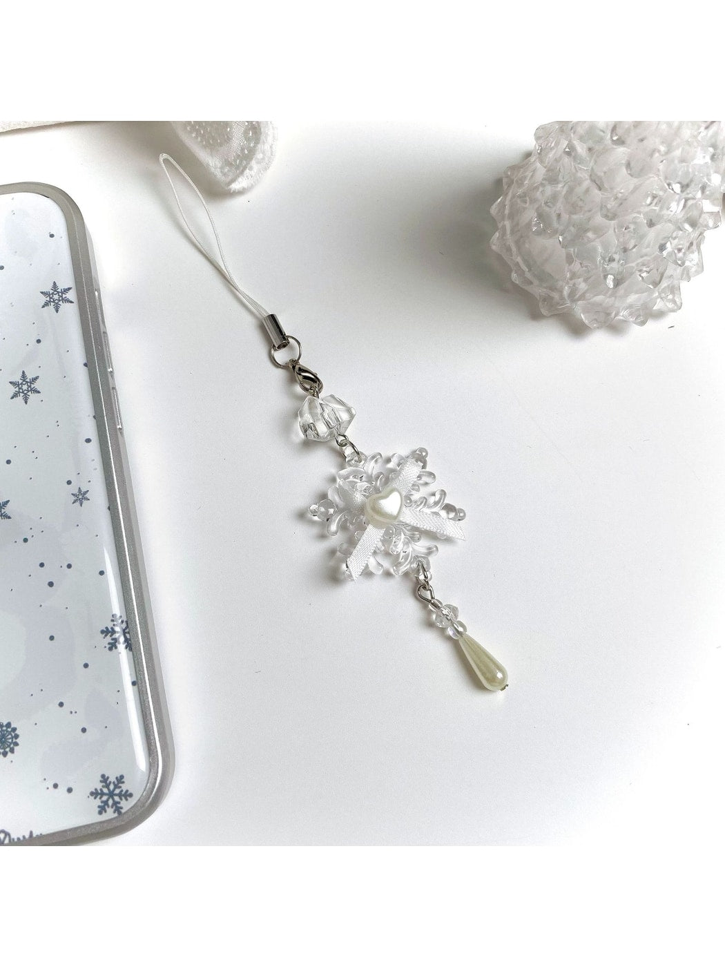 Keypus - Resin Snowflake Ribbon Heart Drop Keychain