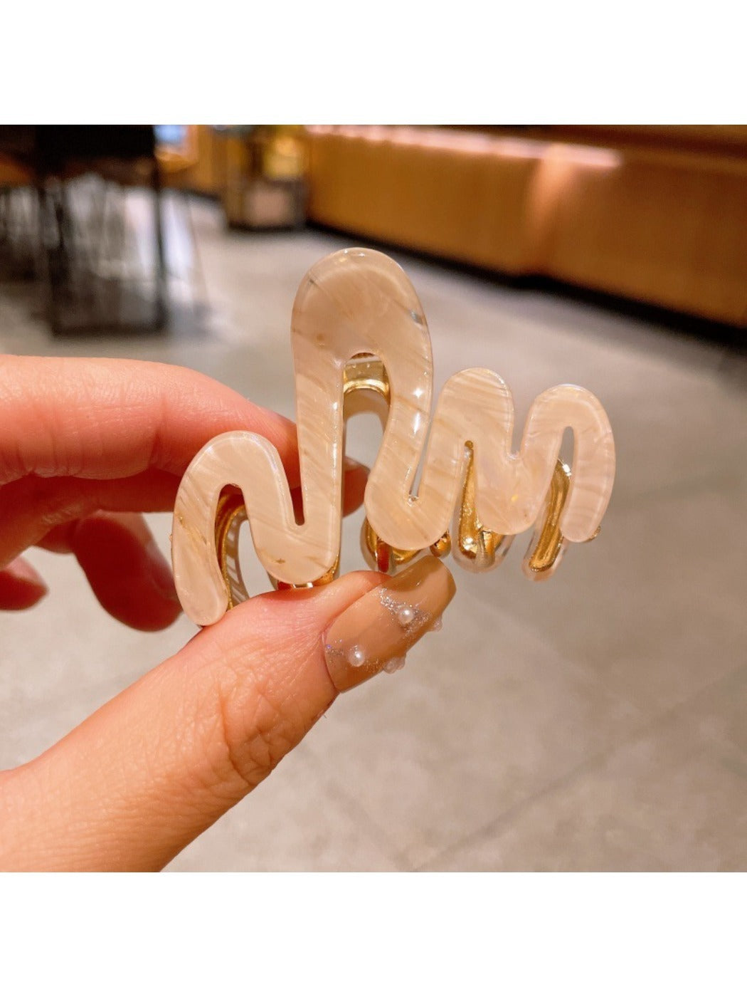 Beau - Elegant Wave Patterned Hair Claw Clip