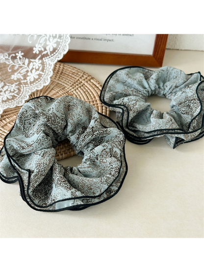 Gifty - Vintage Layered Floral Print Scrunchie